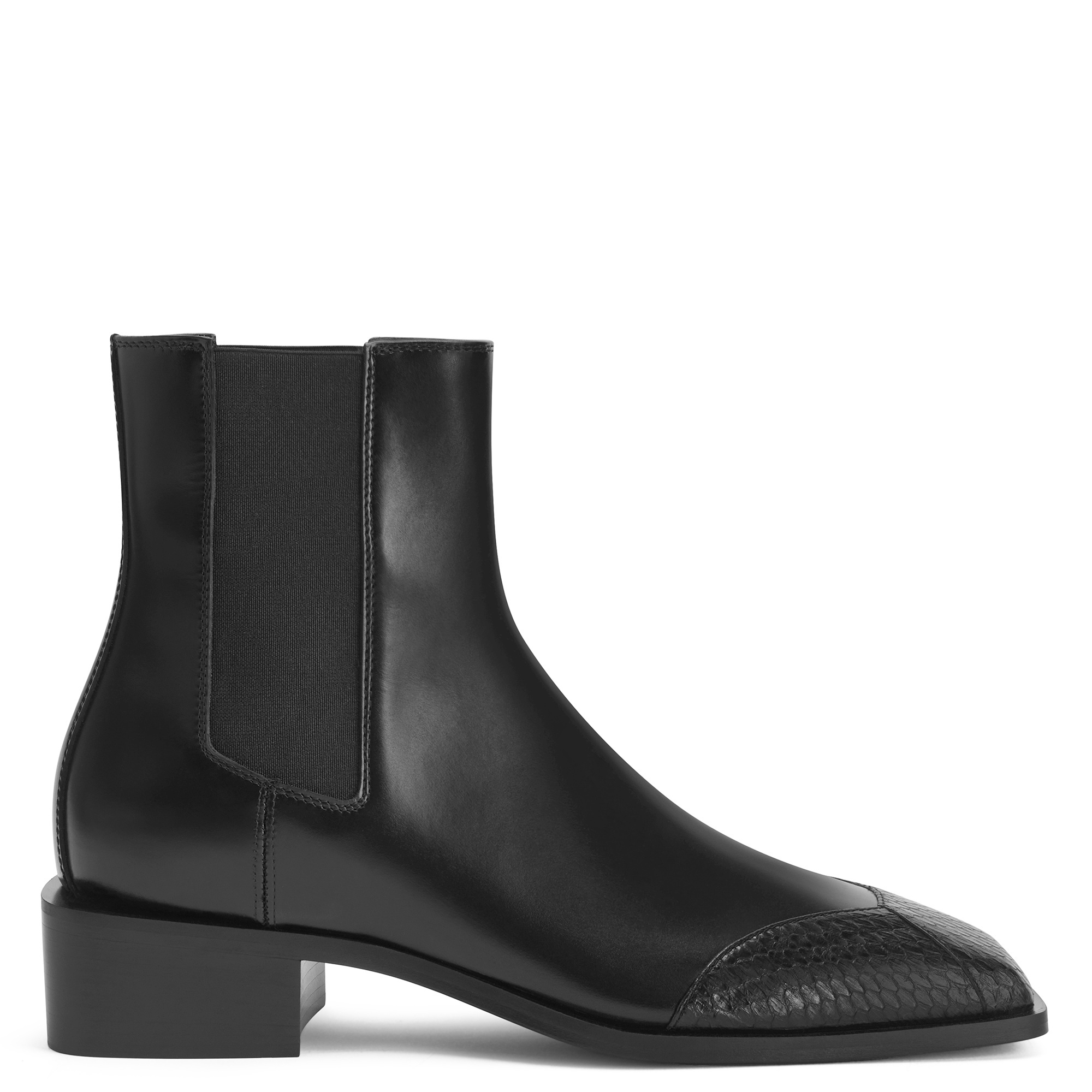 CHELSEA BOOTS